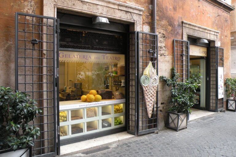 Streets of Rome: Via Dei Coronari
